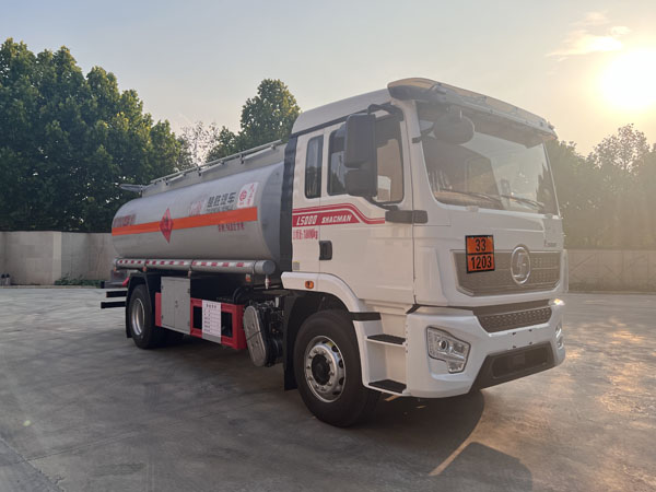 楚勝牌CSC5189GJYS6型加油車