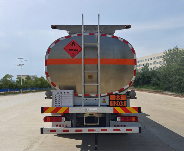 楚勝牌CSC5325GYYLCA6型鋁合金運(yùn)油車