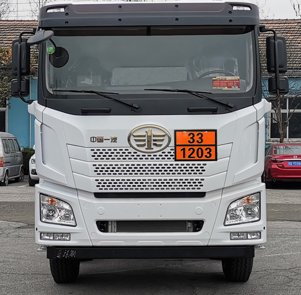 楚勝牌CSC5325GYYLCA6型鋁合金運(yùn)油車