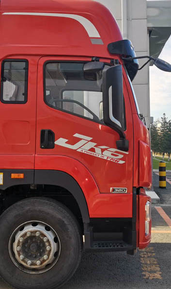 楚勝牌CSC5326GYYLCA6型鋁合金運(yùn)油車