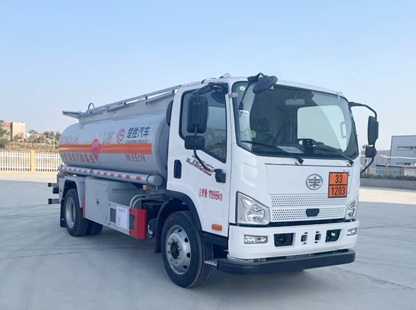 楚勝牌CSC5120GYYCA6A型運(yùn)油車