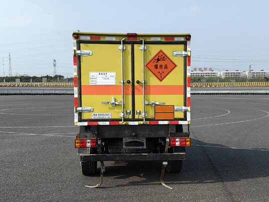 楚勝牌CSC5047XQYB6型爆破器材運(yùn)輸車