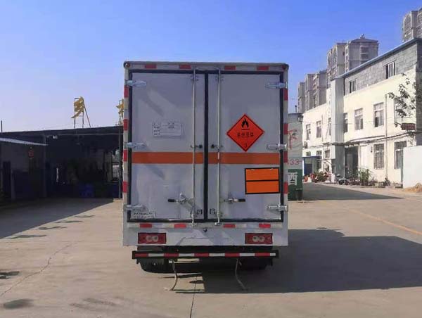 楚勝牌CSC5048XRYB6型易燃液體廂式運輸車