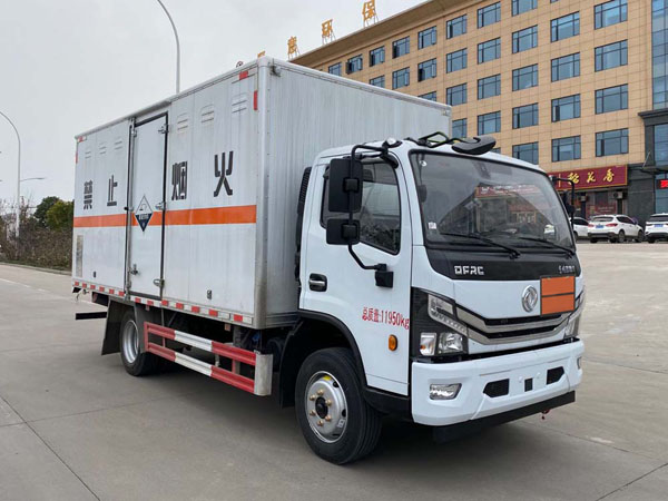 楚勝牌CSC5125XFW6型腐蝕性物品廂式運(yùn)輸車(chē)