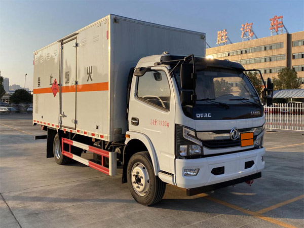 楚勝牌CSC5125XRY6型易燃液體廂式運(yùn)輸車