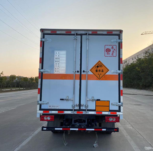 楚勝牌CSC5048XQYB6型爆破器材運輸車