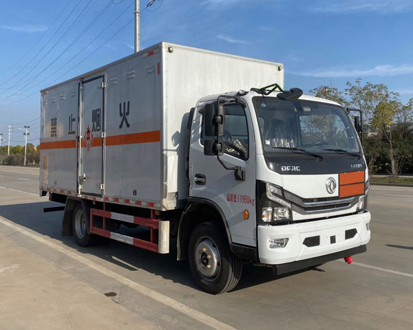 楚勝牌CSC5125XRG6型易燃固體廂式運(yùn)輸車(chē)