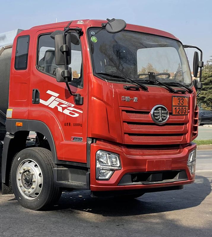 楚勝牌CSC5311GYYLCA6A型鋁合金運油車