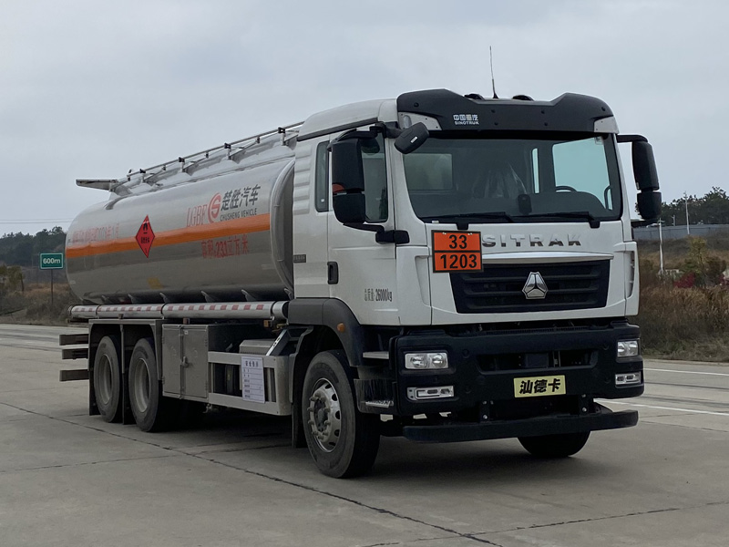 楚勝牌CSC5268GYYLZK6型鋁合金運(yùn)油車(chē)