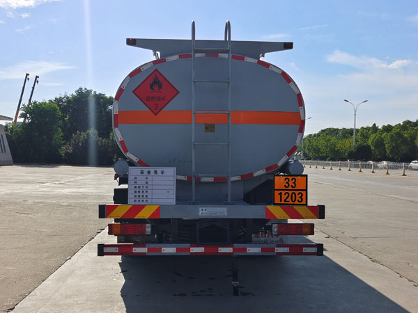 楚勝牌CSC5189GYYS6型運(yùn)油車