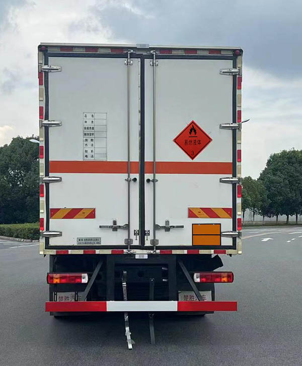 楚勝牌CSC5181XRYB6型易燃液體廂式運輸車