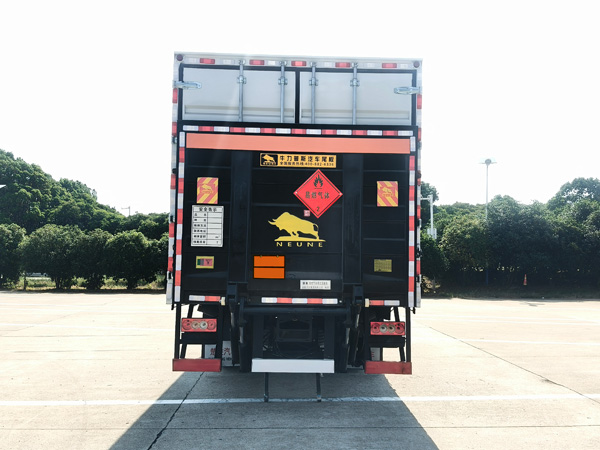 楚勝牌CSC5128XRQBK6型易燃?xì)怏w廂式運(yùn)輸車