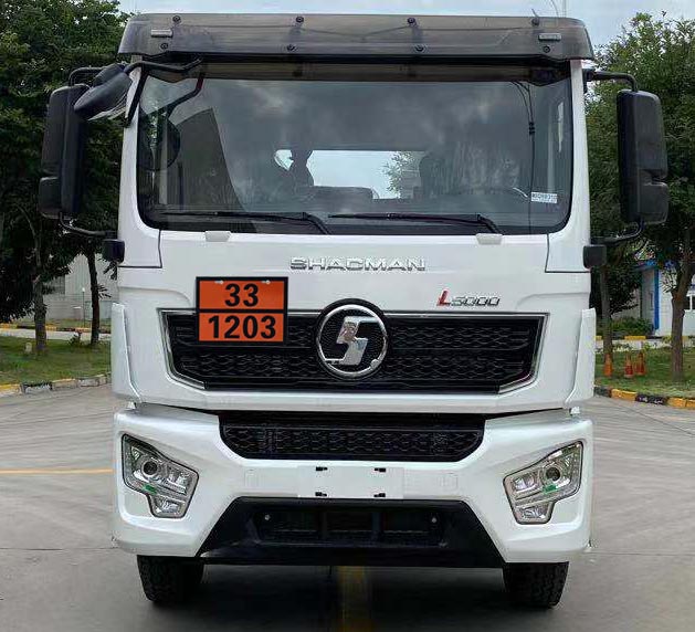 楚勝牌CSC5189GYYLS6型鋁合金運(yùn)油車