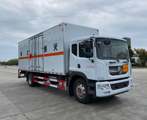 楚勝牌CSC5185XRQ6型易燃?xì)怏w廂式運(yùn)輸車(chē)