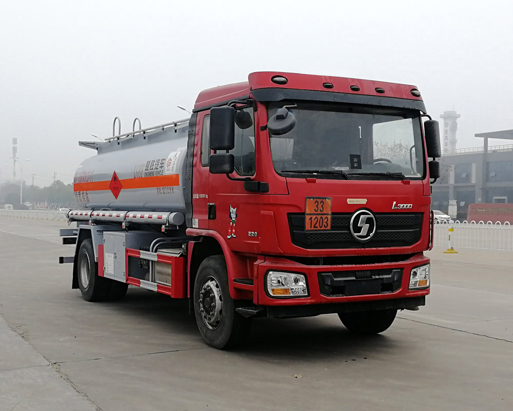 楚勝牌CSC5189GYYS6A型運(yùn)油車