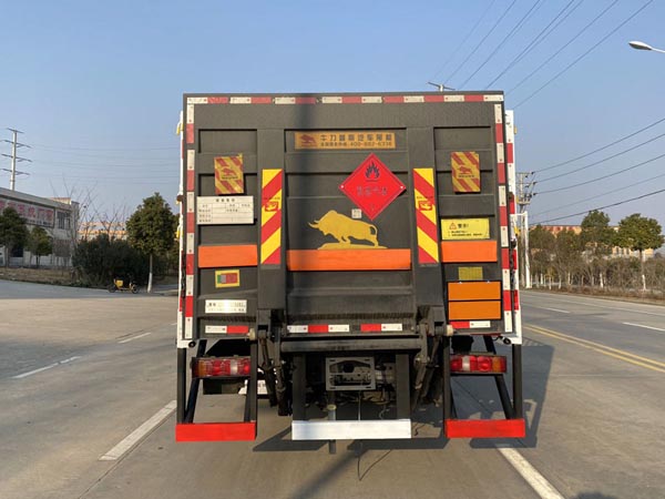 楚勝牌CSC5266TQPZ6型氣瓶運輸車