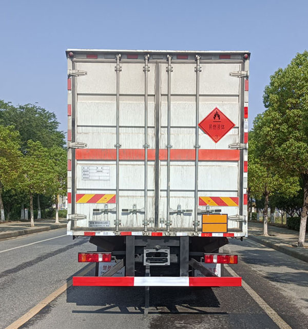 楚勝牌CSC5266XRYZ6型易燃液體廂式運(yùn)輸車